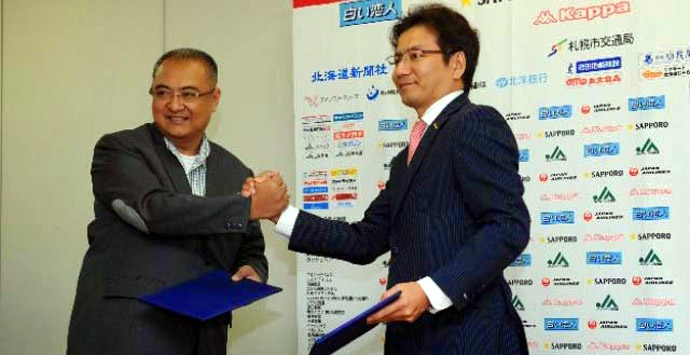 Arema Genggam Erat Consadole Saporro
