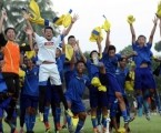 Arema U-17 Angkat Trofi Juara Jawa Bali 2015